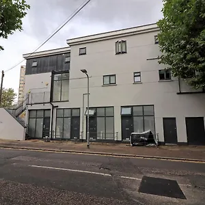  Apartment Stylish & Modern - United Kingdom